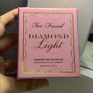 Too Faced Diamond Light Highlighter